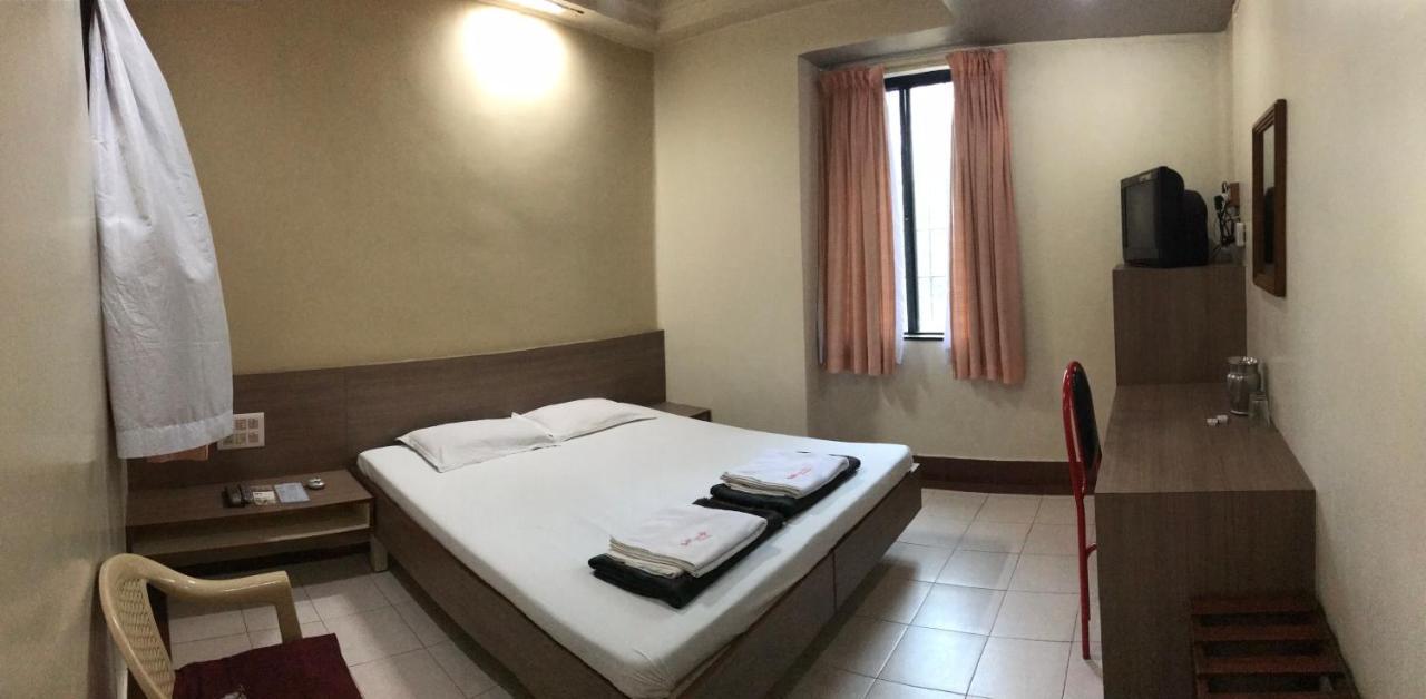 Hotel Satkar Cafeteria Белґаум Екстер'єр фото