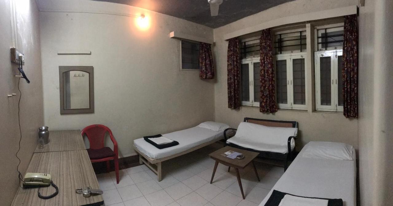 Hotel Satkar Cafeteria Белґаум Екстер'єр фото