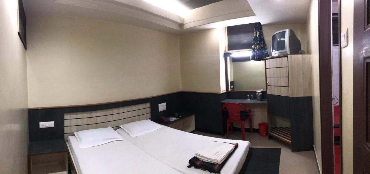Hotel Satkar Cafeteria Белґаум Екстер'єр фото