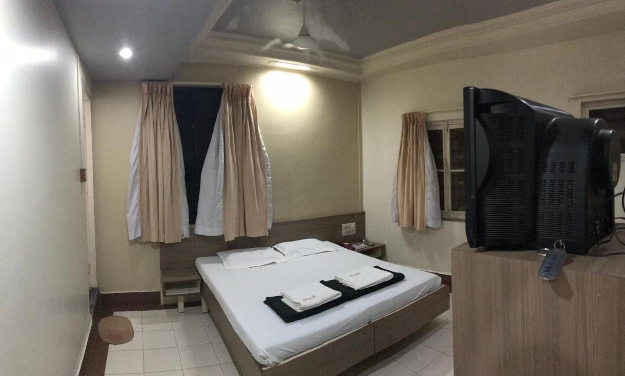 Hotel Satkar Cafeteria Белґаум Екстер'єр фото