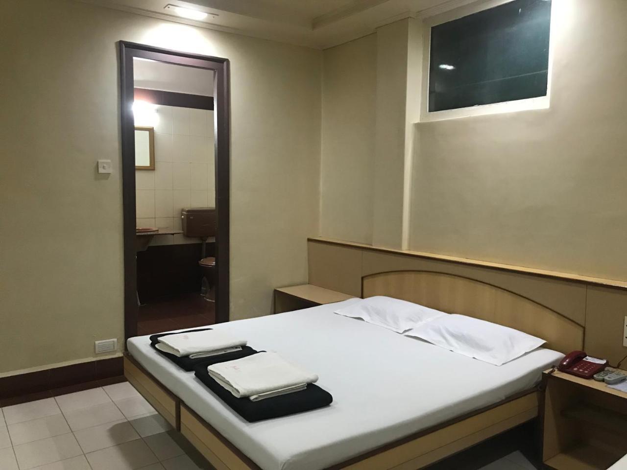 Hotel Satkar Cafeteria Белґаум Екстер'єр фото