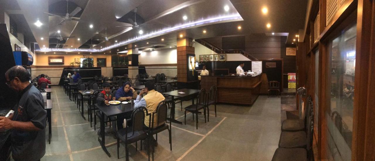 Hotel Satkar Cafeteria Белґаум Екстер'єр фото