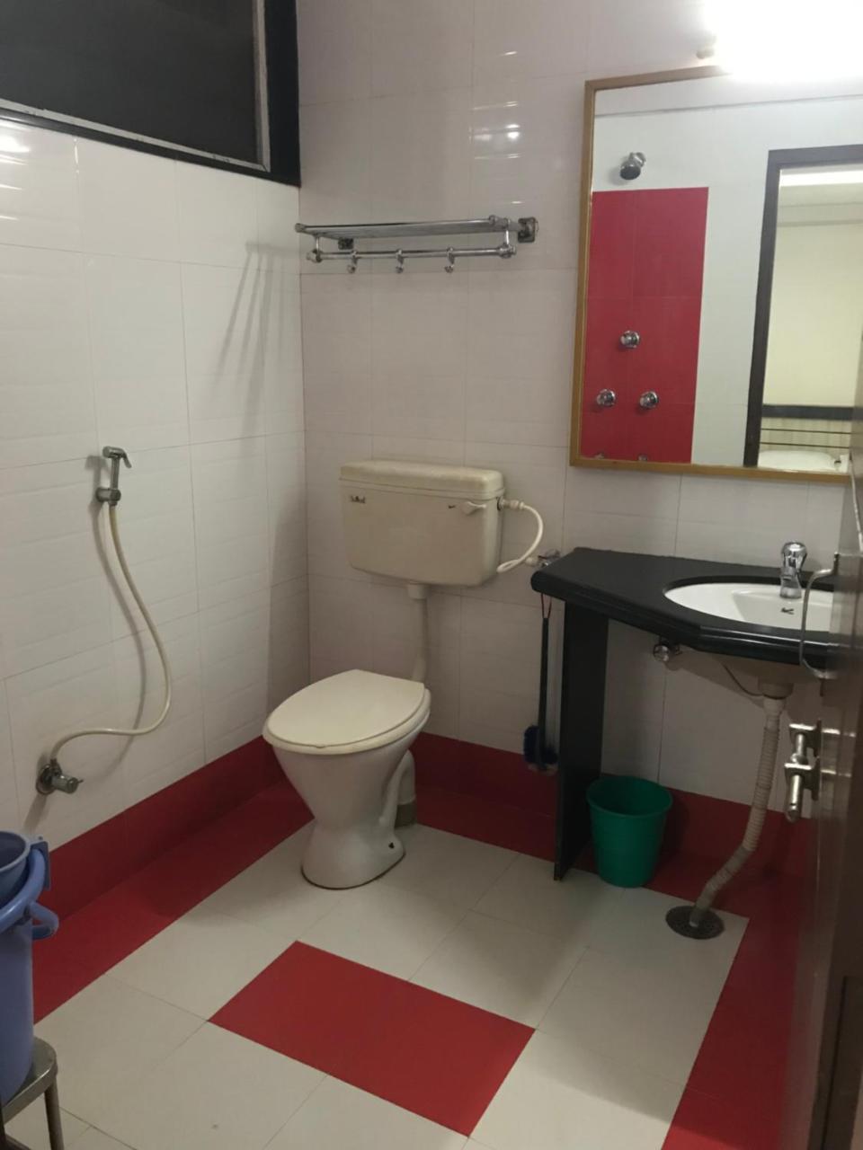 Hotel Satkar Cafeteria Белґаум Екстер'єр фото